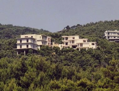 Κατατέθηκε στη Βουλή η τροπολογία για την άμεση κατεδάφιση των αυθαιρέτων